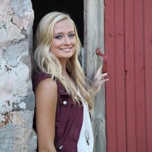 Meet your Posher, Ellee